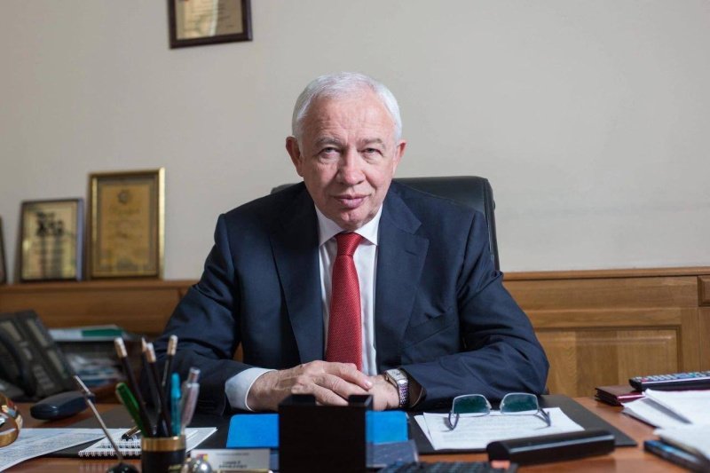 Председатель Совета депутатов г. о. Домодедово Леонид Ковалевский поздравляет с Днём Победы