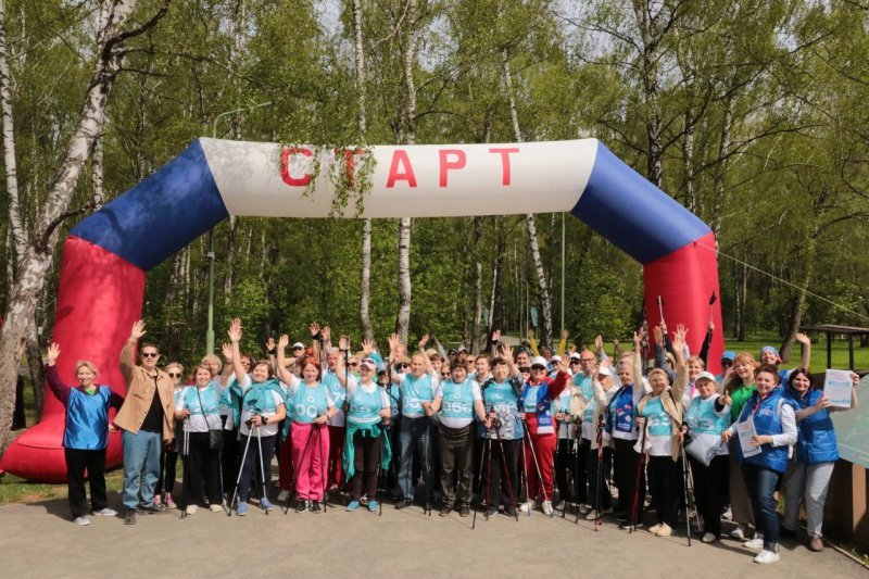 В лесопарке «Гальчино» прошёл яркий и бодрый марафон скандинавской ходьбы для активных долголетов
