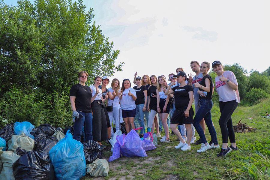 Депутат Совета депутатов Костюк.Ю.А. приняла участие в акции по уборке берега реки Пахры. Депутат Совета депутатов Костюк.Ю.А. приняла участие в акции по уборке берега реки Пахры.