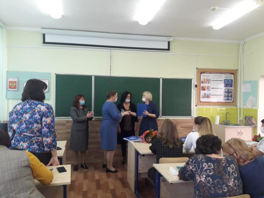 Депутаты Совета депутатов поздравили педагогов с профессиональным праздником