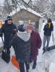 Волонтеры помогли в расчистке снега пожилой женщине