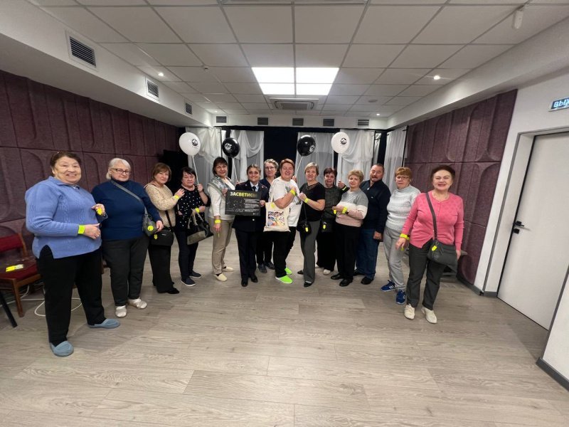 В Подмосковье сотрудники Госавтоинспекции проводят информационные встречи с участниками клуба «Активное долголетие»