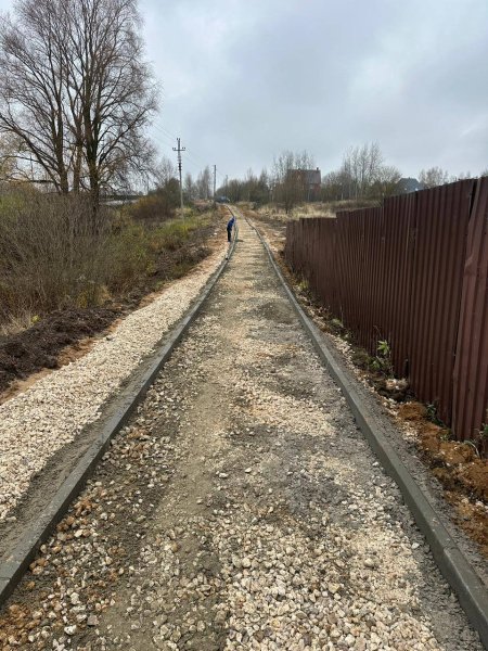 В микрорайоне Барыбино обустраивают новый тротуар