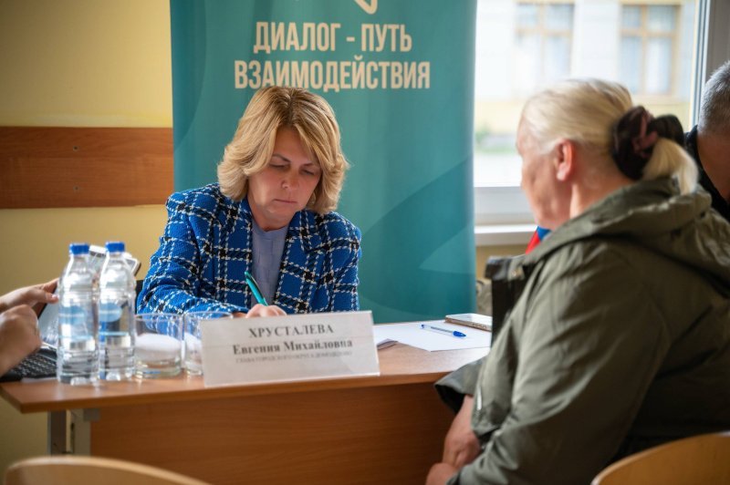 Команда администрации встретилась с жителями микрорайона Южный на выездном приёме по вопросам ЖКХ