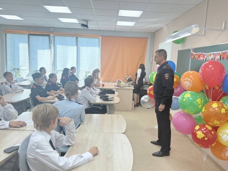 В День знаний начальник УМВД России по г.о. Домодедово посетил кадетские классы