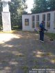 "Благосервис" производит окашивание у Мемориала погибшим односельчанам