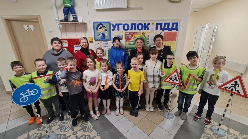 В Домодедово автоинспекторы проводят занятия «Маленький пассажир — большая ответственность!»