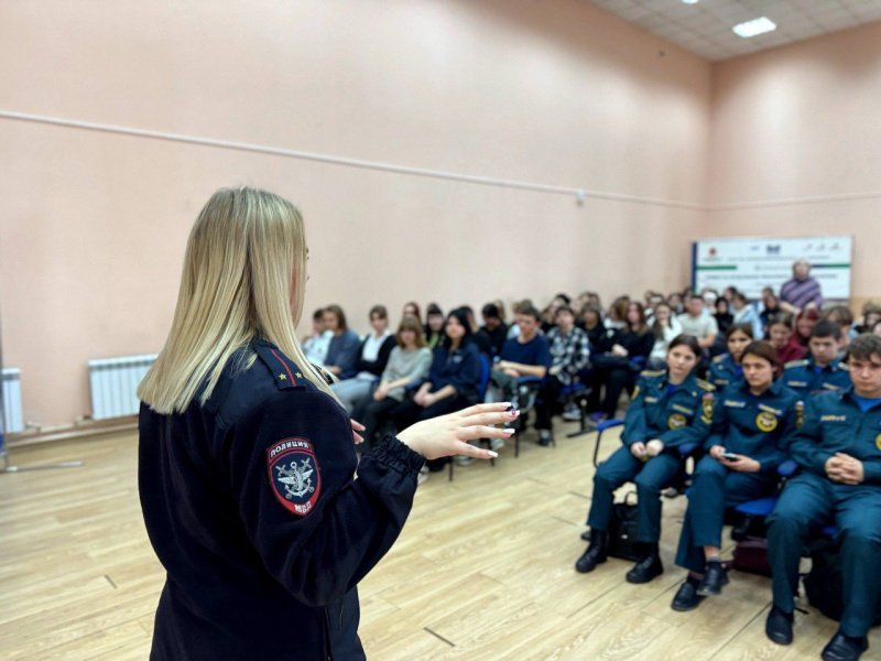 В колледже «Московия» со студентами провели беседу по безопасности на железной дороге