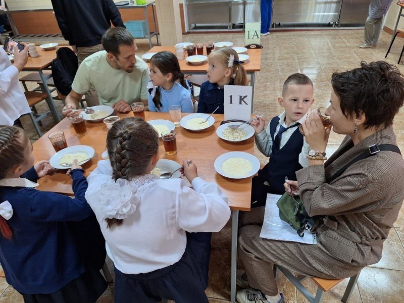 Родители проверили качество школьного питания в образовательных учреждениях округа