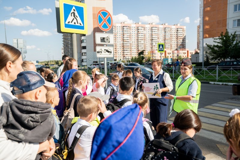 Сотрудники ГАИ и «Родительский патруль» провели совместное мероприятие у пешеходных переходов