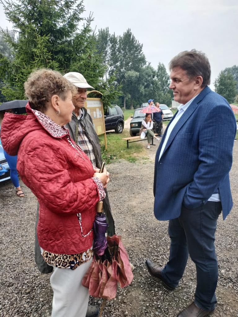 Деупат Совета депутатов Дремов Ю.В. поздравил жителей д.Голубино