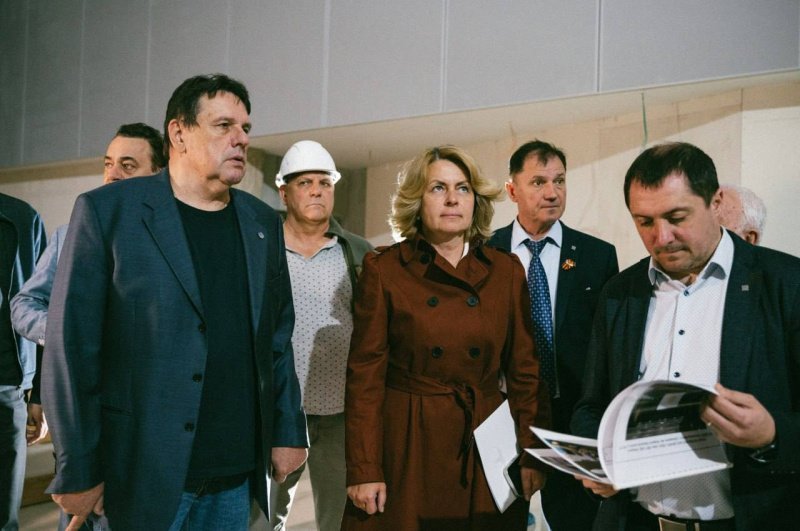 Готовим большой зал ГДКиС «Мир» к установке звукового оборудования