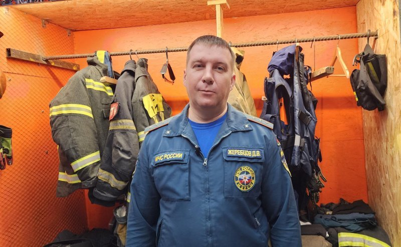 Спасатель из Домодедово Дмитрий Жеребцов отмечает 24 года службы в МЧС, посвящая свою жизнь защите окружающих