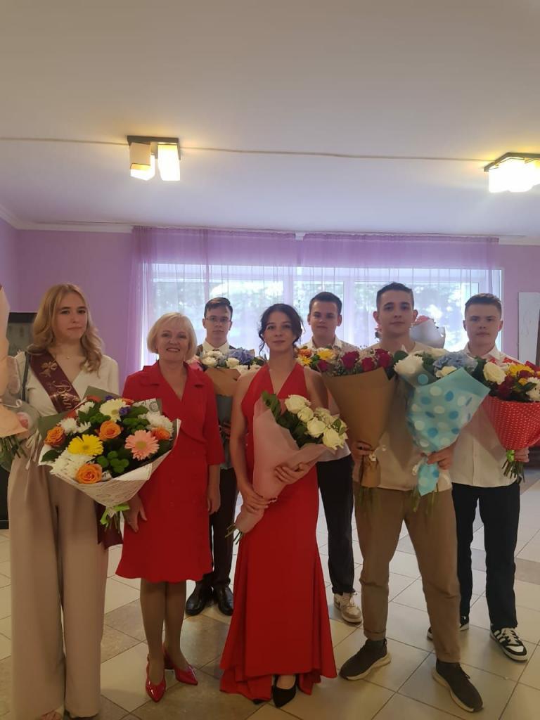 Балакина выпускной1.jpg Балакина выпускной1.jpg