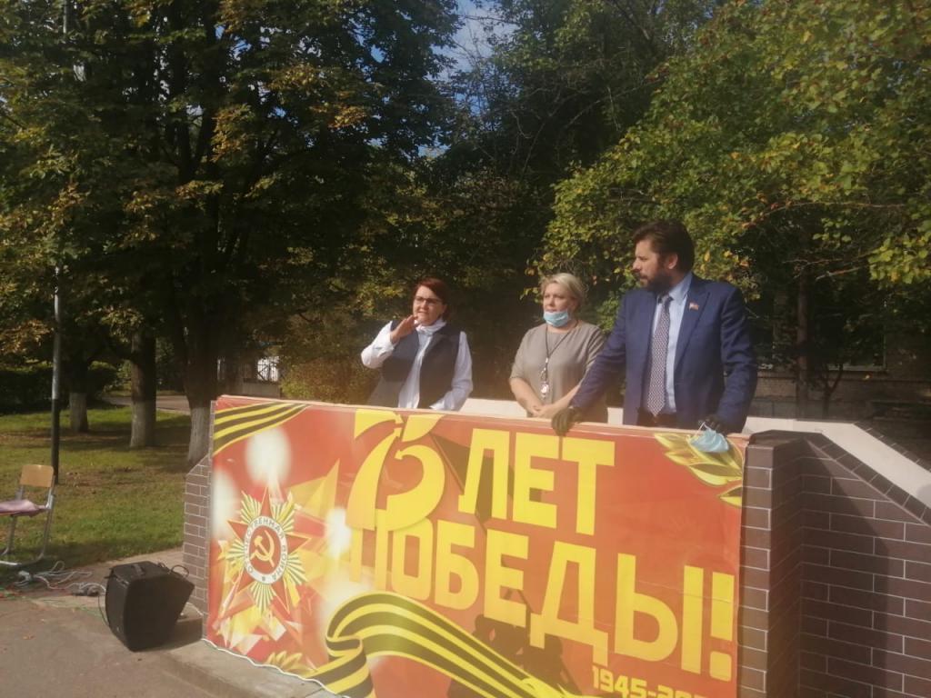 Ежокин День знаний.jpg Ежокин День знаний.jpg