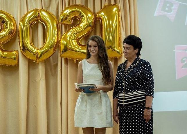 Белякова выпускной.JPG Белякова выпускной.JPG