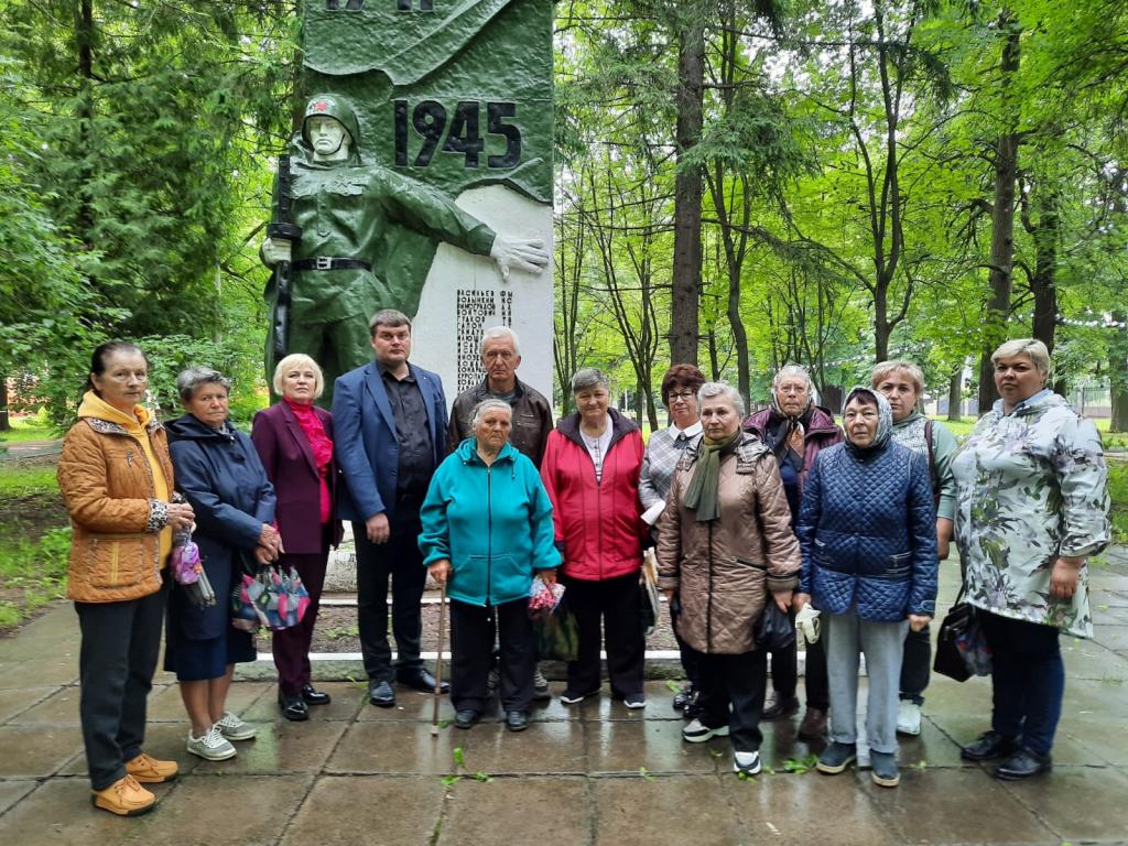 Константиновский парк.jpg Константиновский парк.jpg