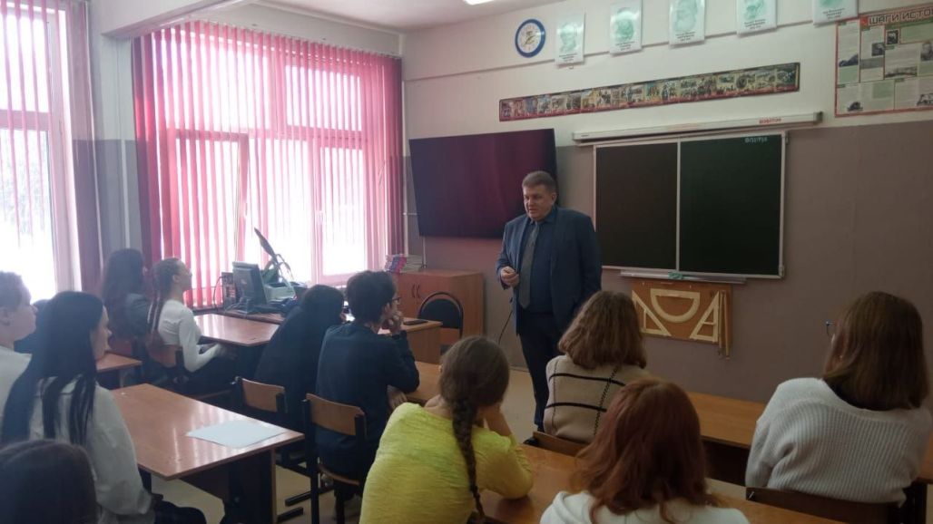 Депутаты Совета депутатов проводят лекции для молодых избирателей